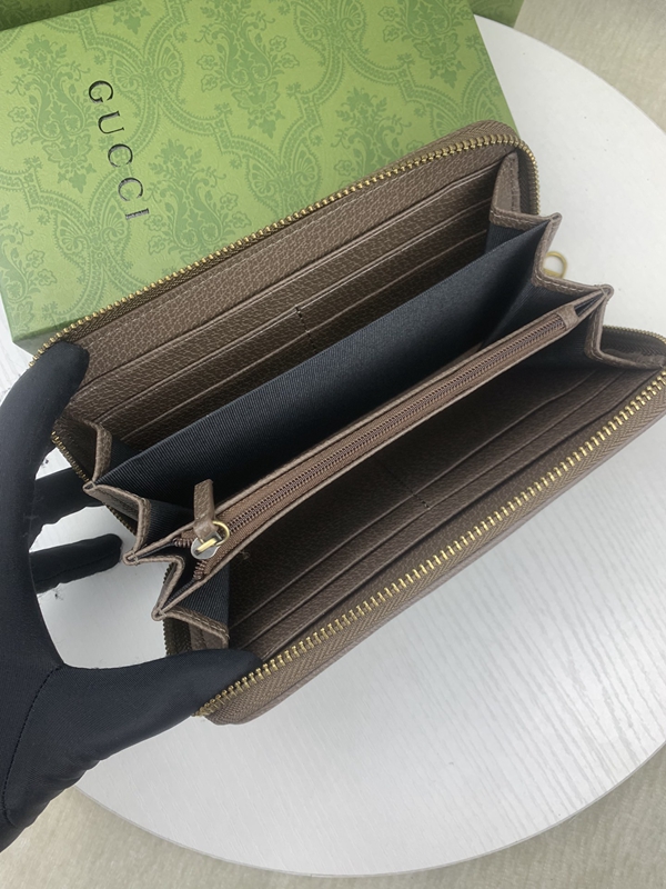 グッチ財布コピー背面デザイン